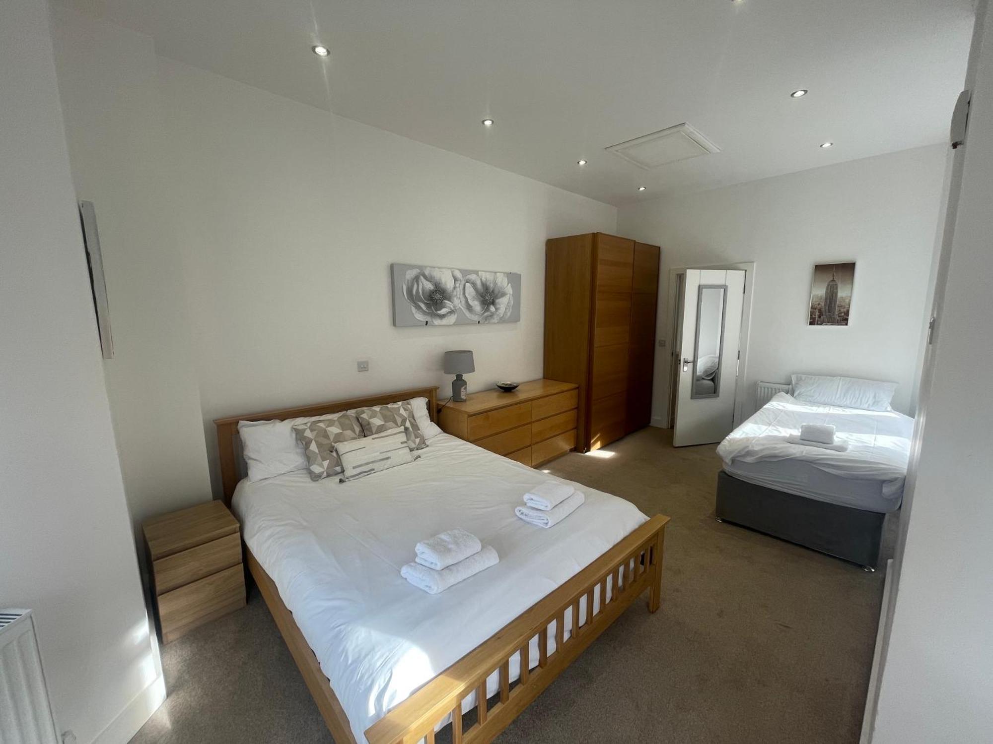 Holiday Home Hot Tub & Sauna Bournemouth Bagian luar foto
