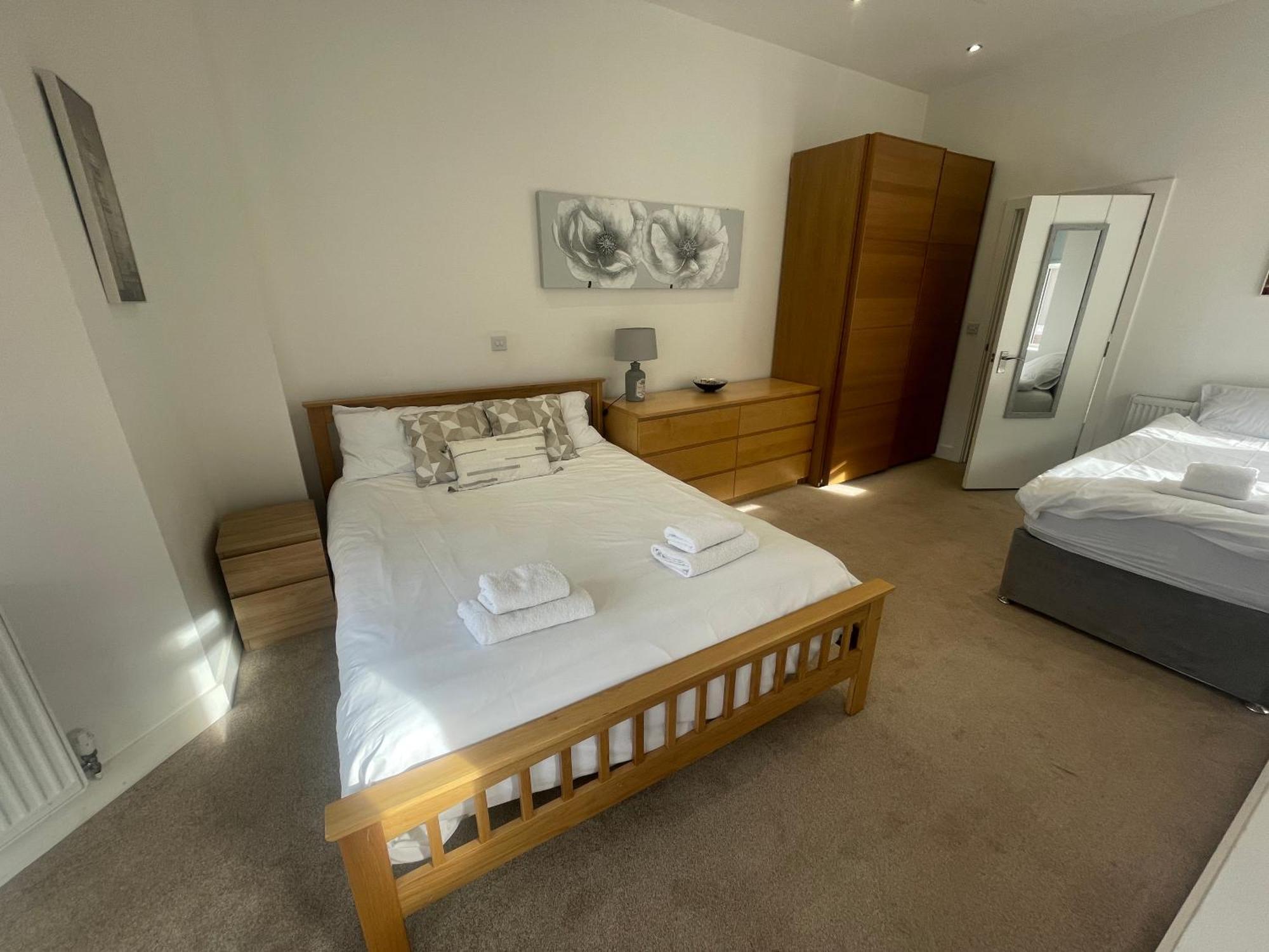 Holiday Home Hot Tub & Sauna Bournemouth Bagian luar foto