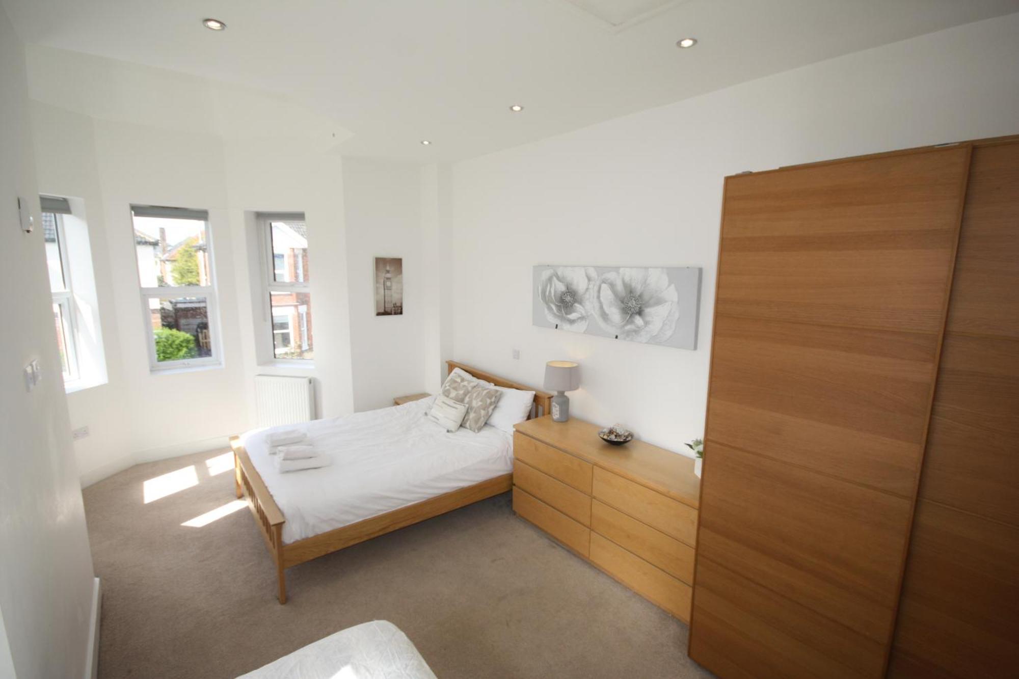 Holiday Home Hot Tub & Sauna Bournemouth Bagian luar foto