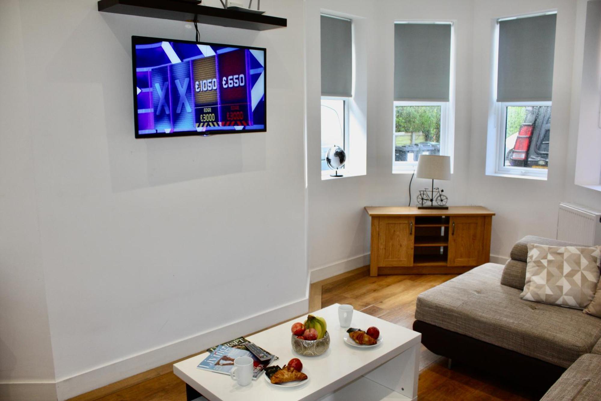 Holiday Home Hot Tub & Sauna Bournemouth Bagian luar foto