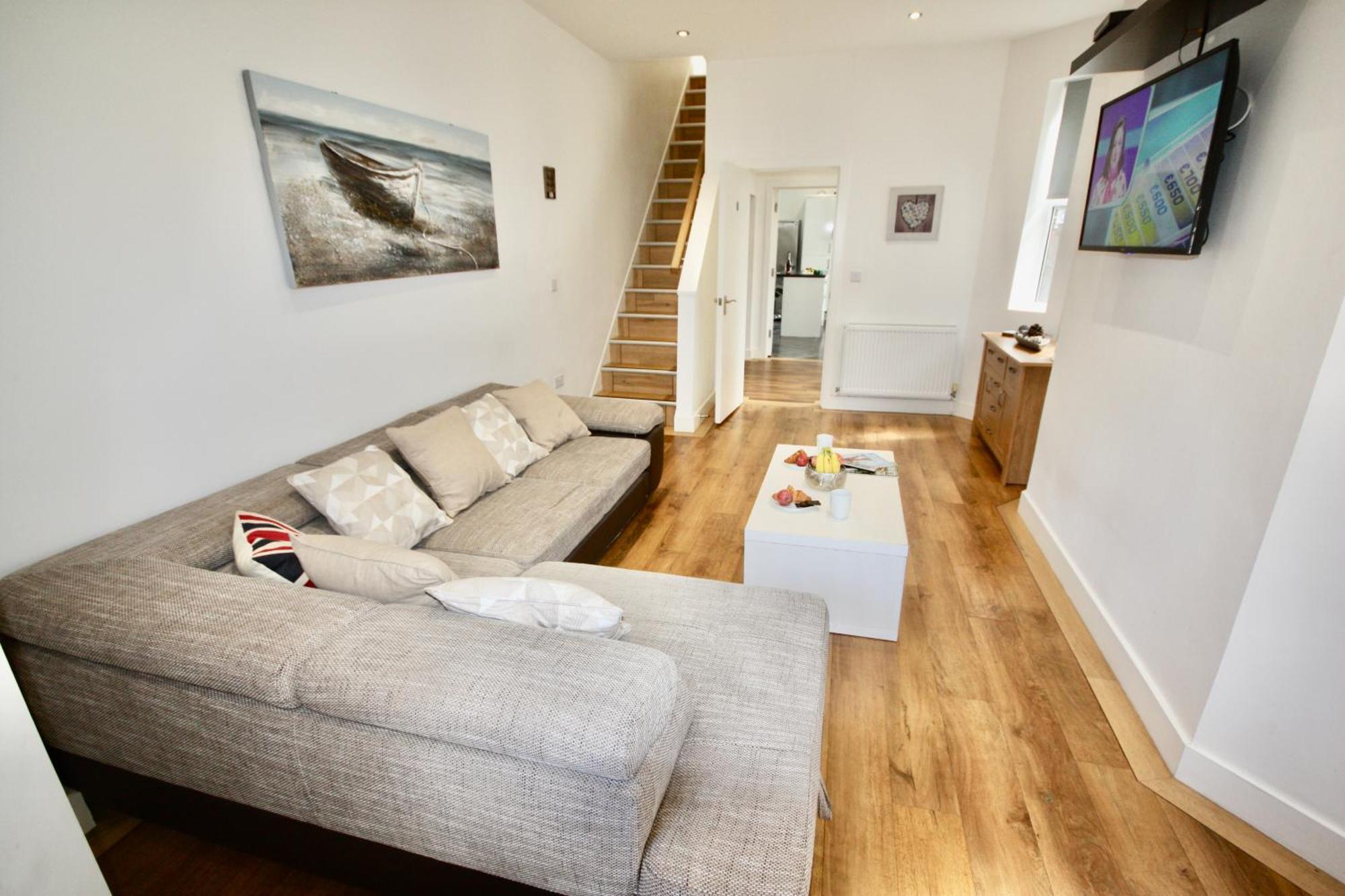 Holiday Home Hot Tub & Sauna Bournemouth Bagian luar foto