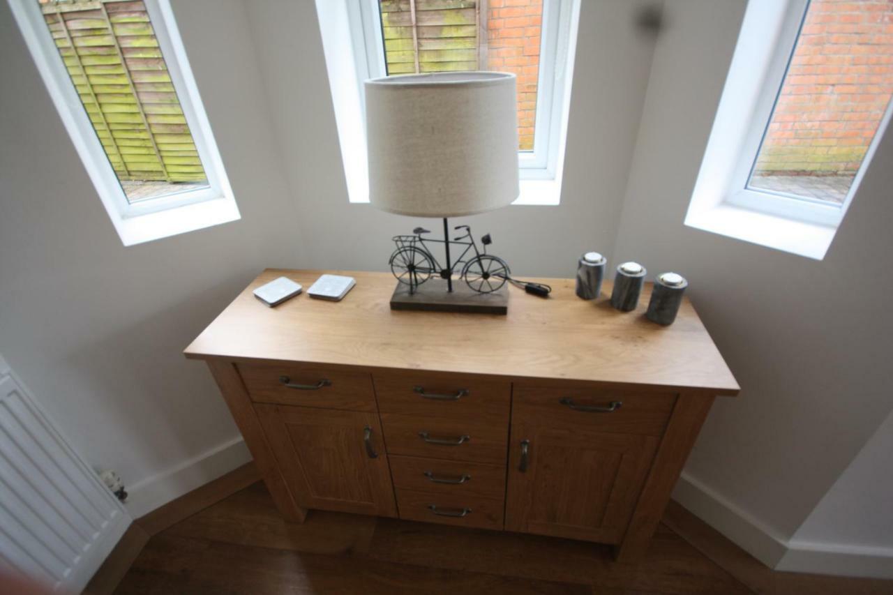 Holiday Home Hot Tub & Sauna Bournemouth Bagian luar foto