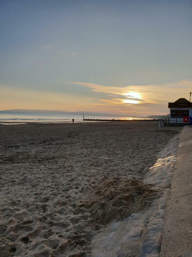 Holiday Home Hot Tub & Sauna Bournemouth Bagian luar foto