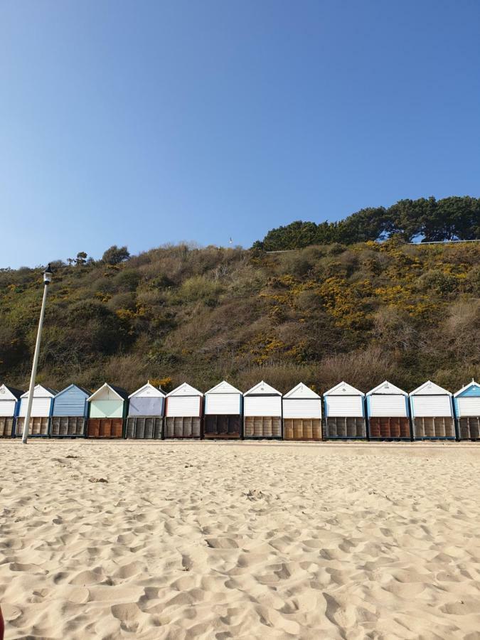Holiday Home Hot Tub & Sauna Bournemouth Bagian luar foto