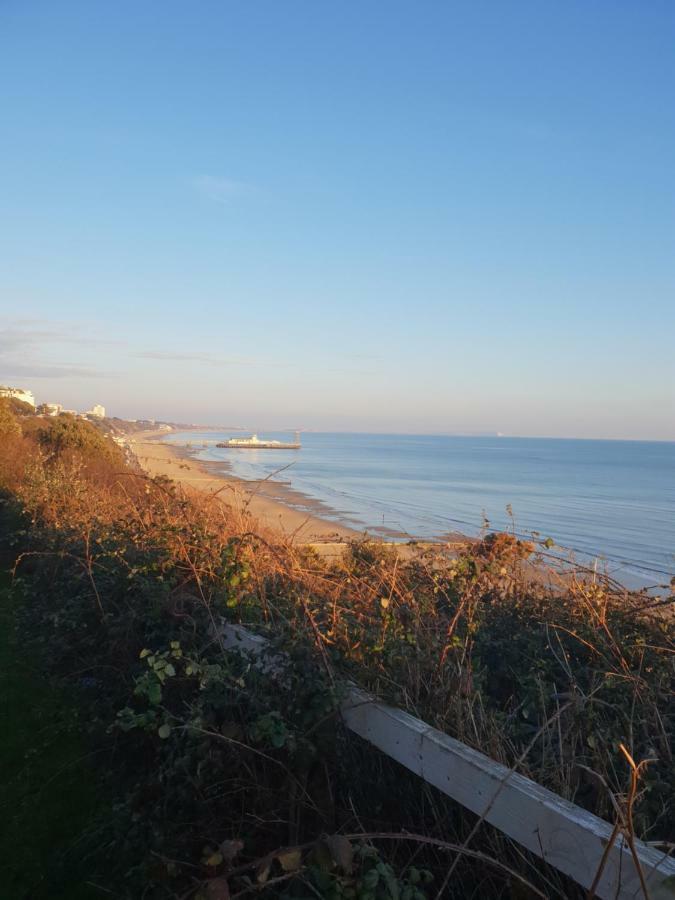 Holiday Home Hot Tub & Sauna Bournemouth Bagian luar foto
