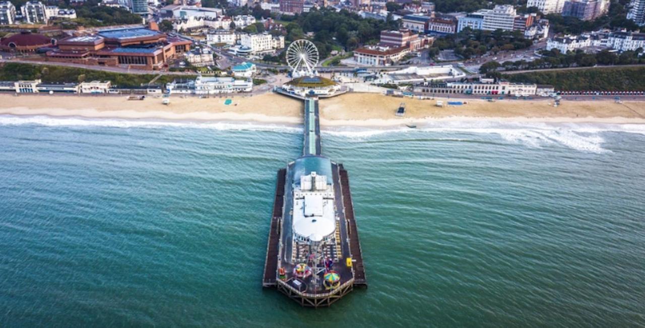 Holiday Home Hot Tub & Sauna Bournemouth Bagian luar foto